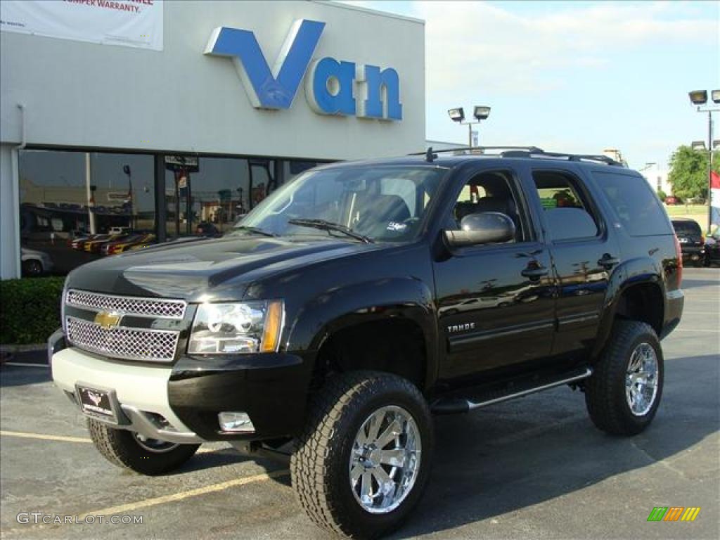 Black Chevrolet Tahoe