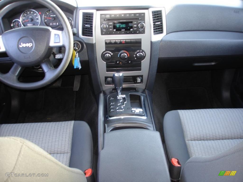 2008 Jeep Grand Cherokee Laredo 4x4 Dark Slate Gray Dashboard Photo #40592253