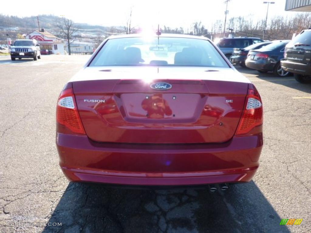 2011 Fusion SE - Red Candy Metallic / Charcoal Black photo #3