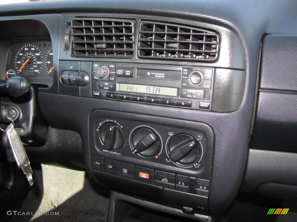 2001 Volkswagen Cabrio GLX Controls Photo #40593413