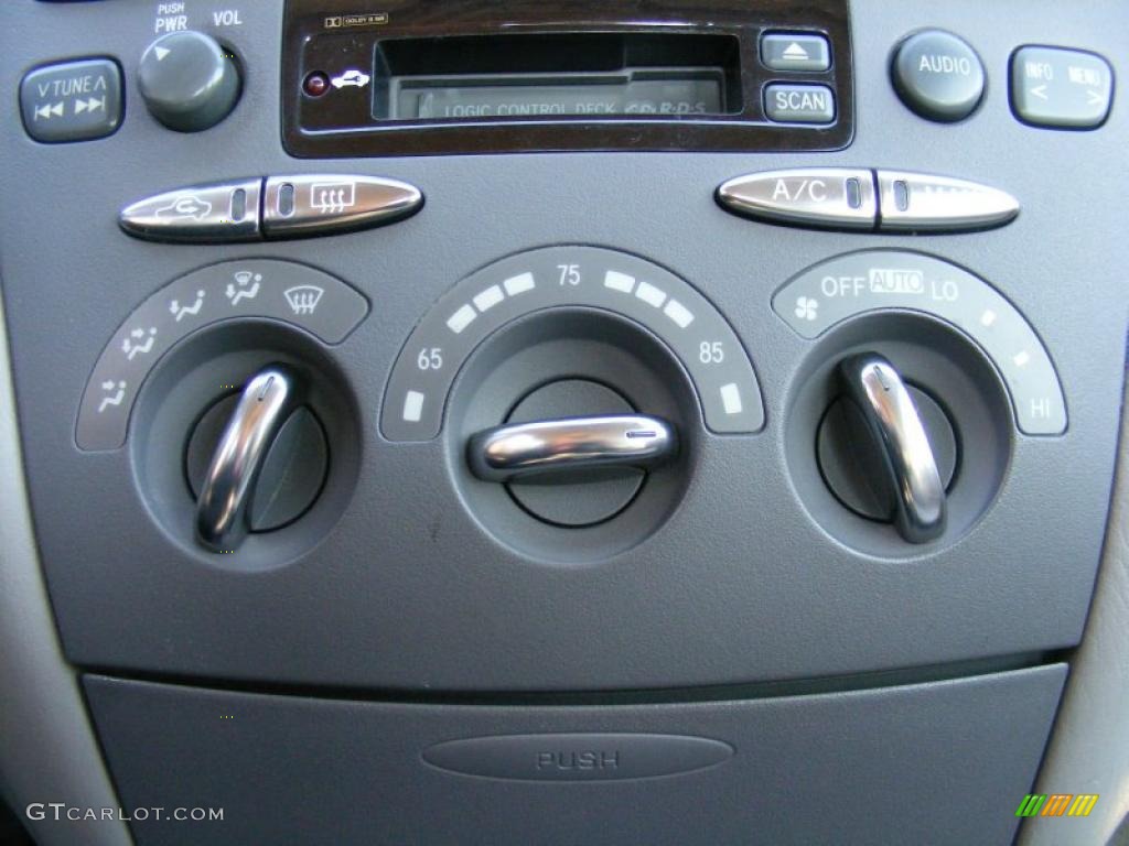 2002 Toyota Prius Hybrid Controls Photo #40593657