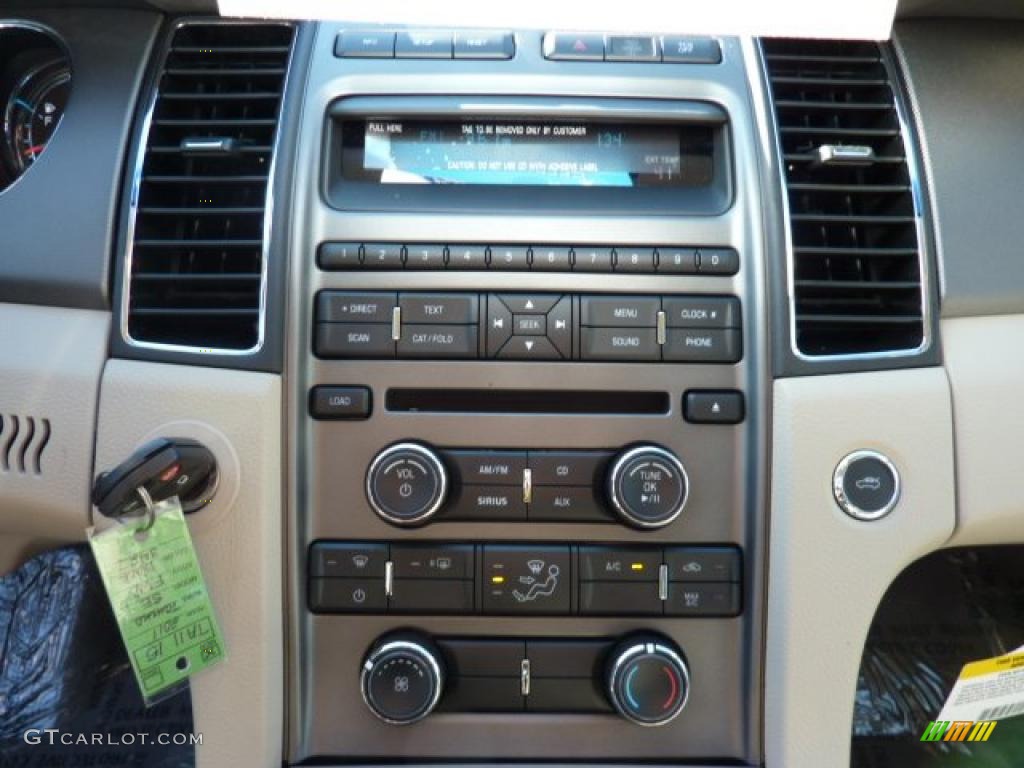 2011 Ford Taurus SE Controls Photo #40596277