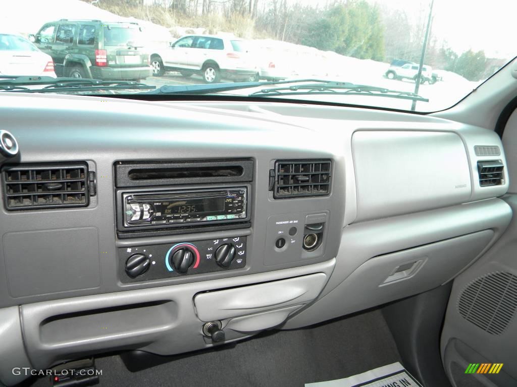 1999 Ford F250 Super Duty XLT Extended Cab 4x4 Controls Photo #40597801