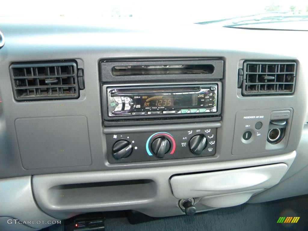 1999 Ford F250 Super Duty XLT Extended Cab 4x4 Controls Photo #40597857