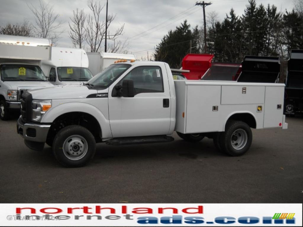 2011 F350 Super Duty XL Regular Cab 4x4 Chassis Commercial - Oxford White / Steel photo #1