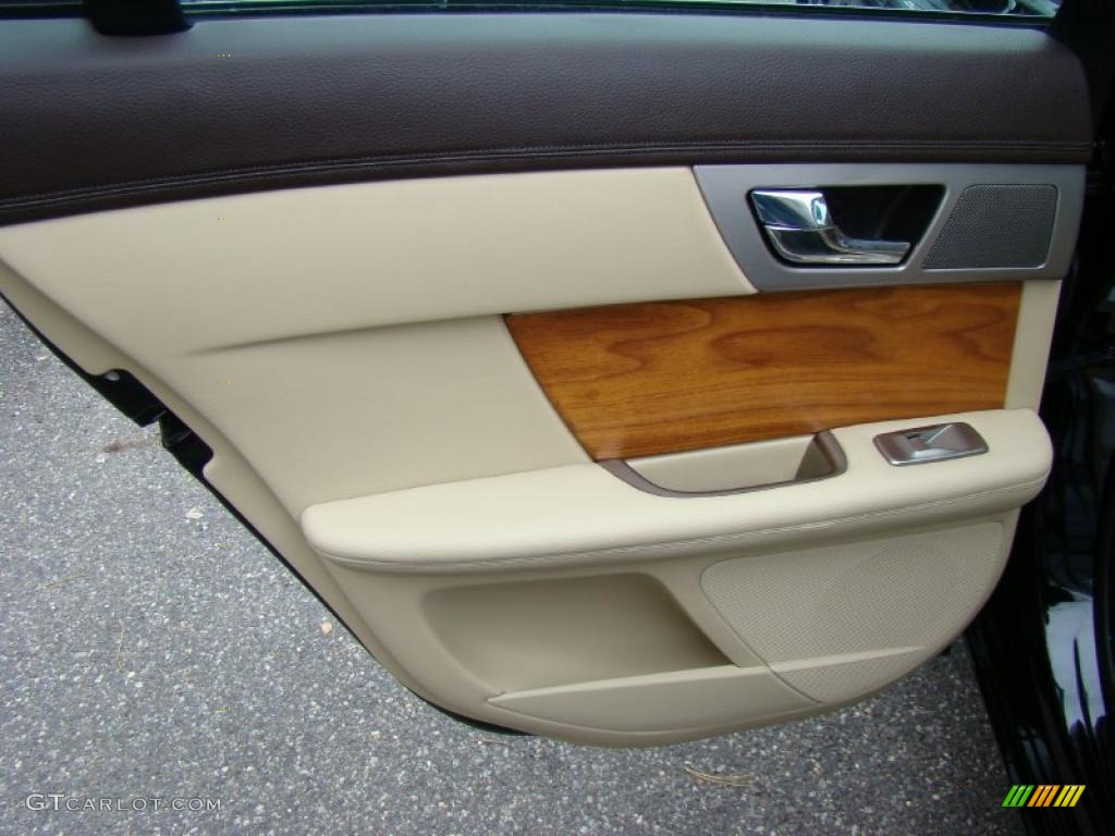2009 Jaguar XF Luxury Barley/Truffle Door Panel Photo #40603569