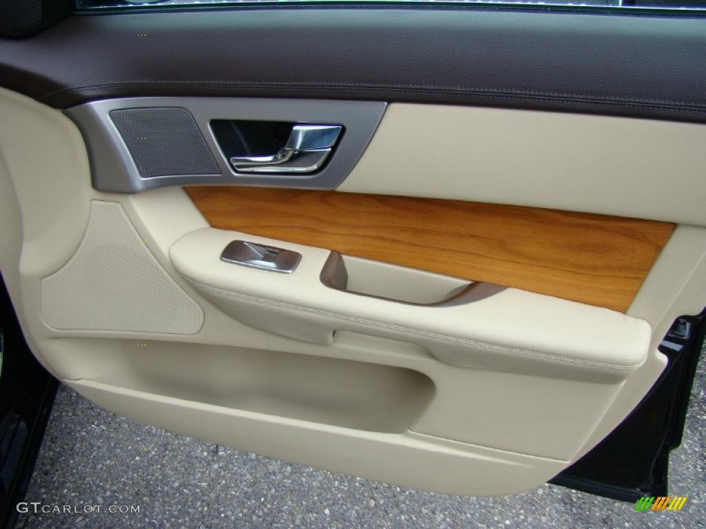 2009 Jaguar XF Luxury Barley/Truffle Door Panel Photo #40603689