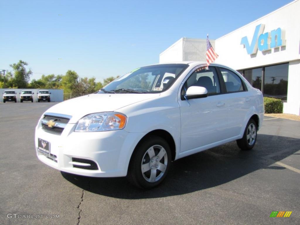 2010 Aveo LT Sedan - Summit White / Charcoal photo #2