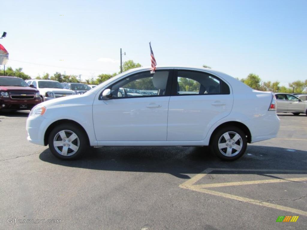 2010 Aveo LT Sedan - Summit White / Charcoal photo #3