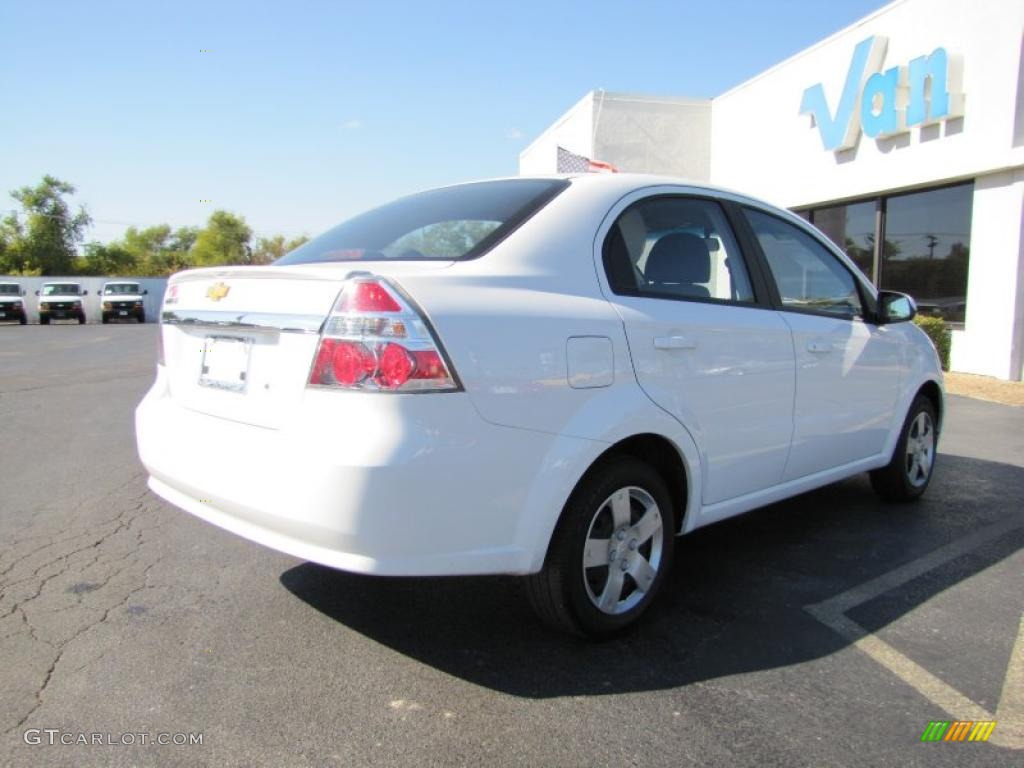 2010 Aveo LT Sedan - Summit White / Charcoal photo #5