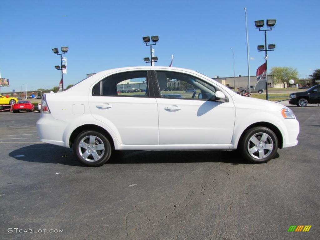 2010 Aveo LT Sedan - Summit White / Charcoal photo #6