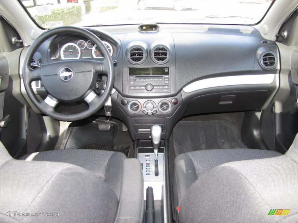 2010 Aveo LT Sedan - Summit White / Charcoal photo #12