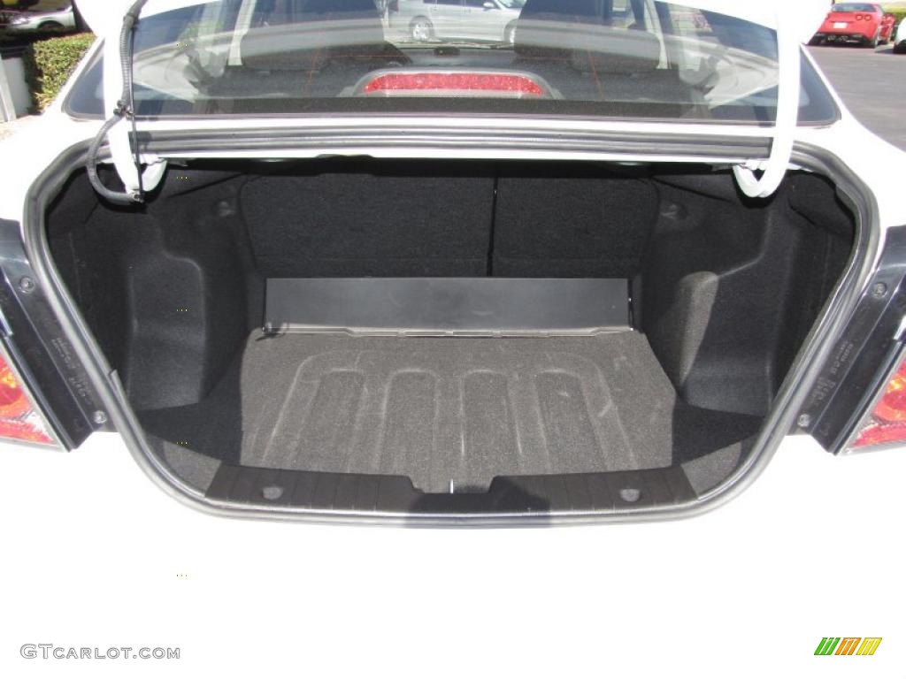 2010 Aveo LT Sedan - Summit White / Charcoal photo #17