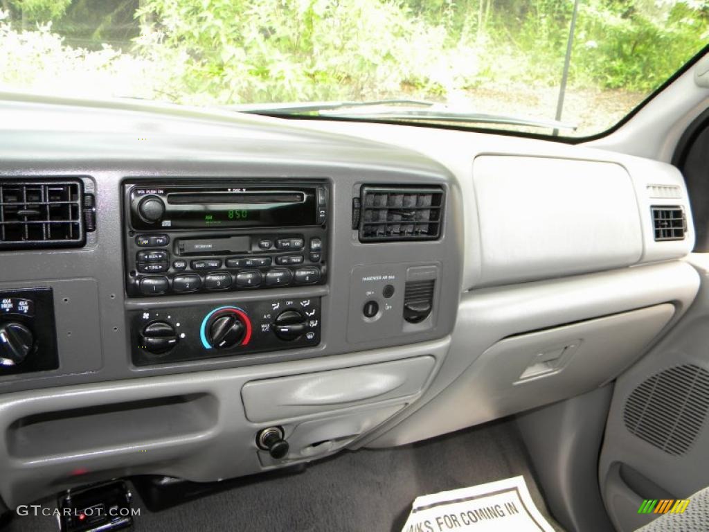 2001 Ford F250 Super Duty XLT SuperCab 4x4 Controls Photo #40605909