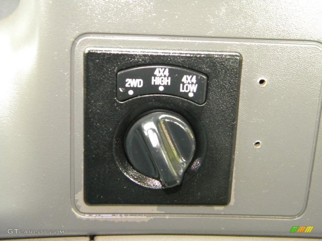 2001 Ford F250 Super Duty XLT SuperCab 4x4 Controls Photo #40605973