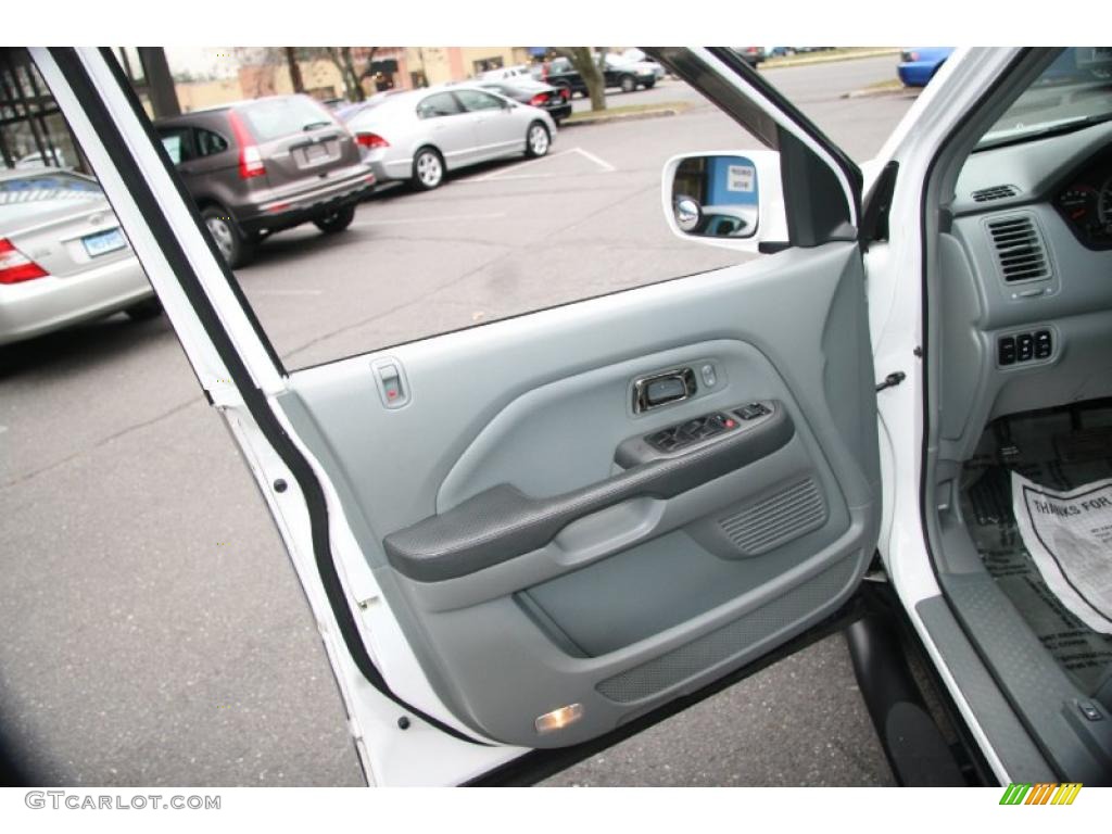 2005 Honda Pilot EX-L 4WD Gray Door Panel Photo #40611157