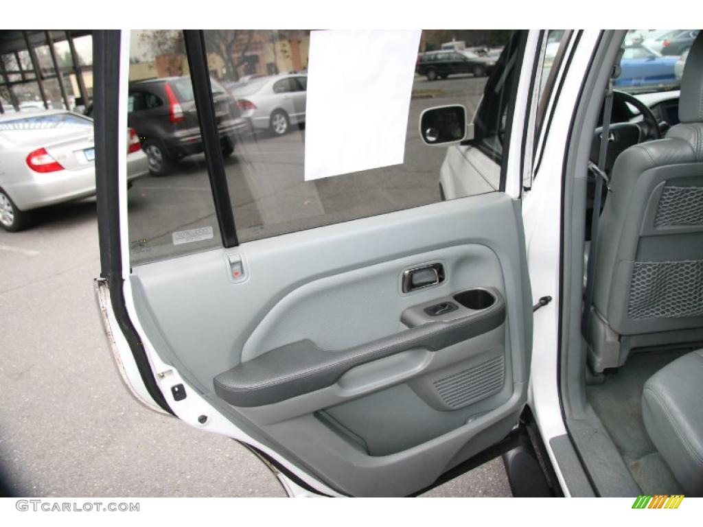 2005 Honda Pilot EX-L 4WD Gray Door Panel Photo #40611173
