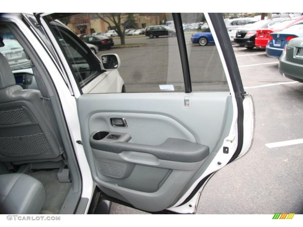 2005 Honda Pilot EX-L 4WD Gray Door Panel Photo #40611189