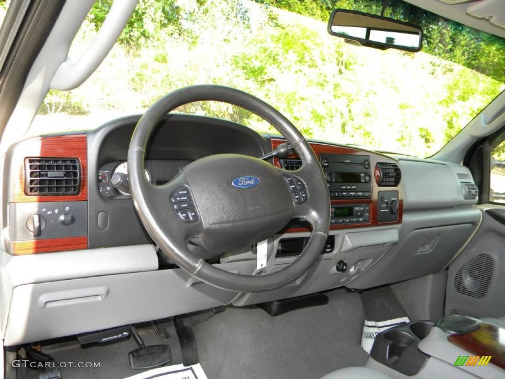 2006 Ford F350 Super Duty Lariat SuperCab 4x4 Medium Flint Dashboard Photo #40614845