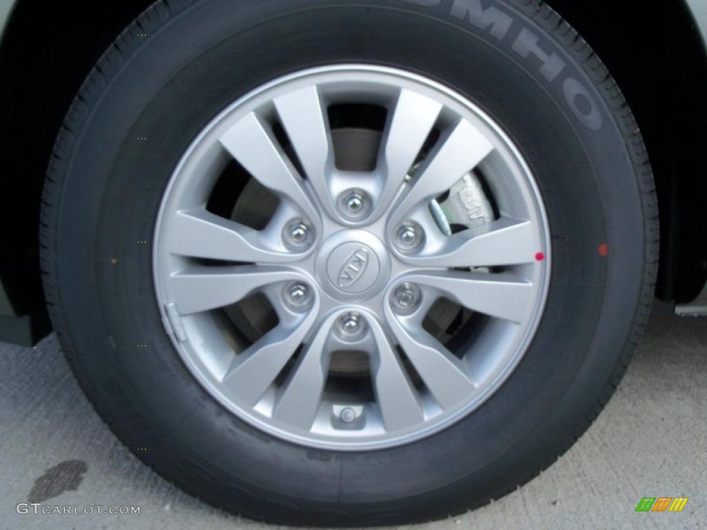 2011 Kia Sedona LX Wheel Photo #40616142