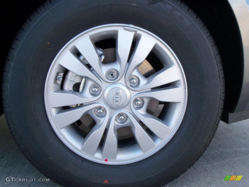 2011 Kia Sedona LX Wheel Photo #40616150