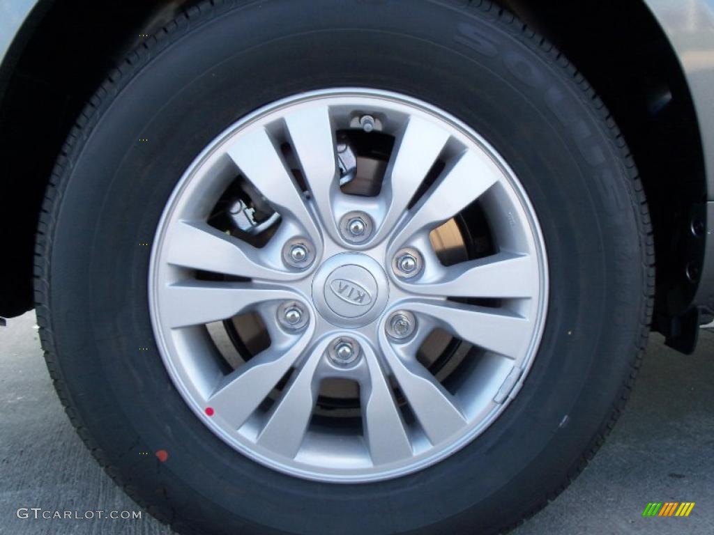 2011 Kia Sedona LX Wheel Photo #40616166