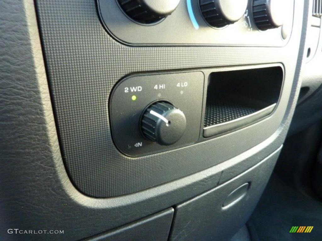 2005 Ram 1500 SLT Regular Cab 4x4 - Black / Dark Slate Gray photo #17