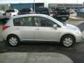 Brillant Silver - Versa 1.8 S Hatchback Photo No. 10