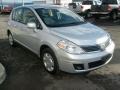 Brillant Silver - Versa 1.8 S Hatchback Photo No. 11