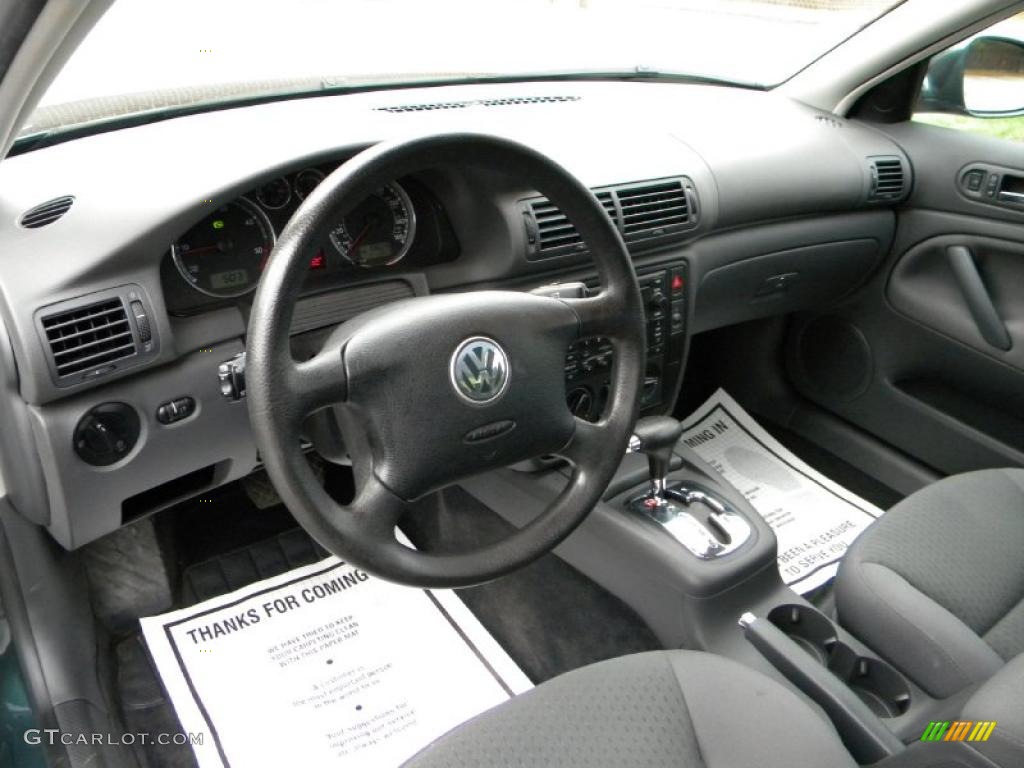 Grey Interior 2005 Volkswagen Passat GLS TDI Sedan Photo #40623806