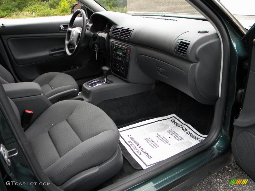 Grey Interior 2005 Volkswagen Passat GLS TDI Sedan Photo #40623998