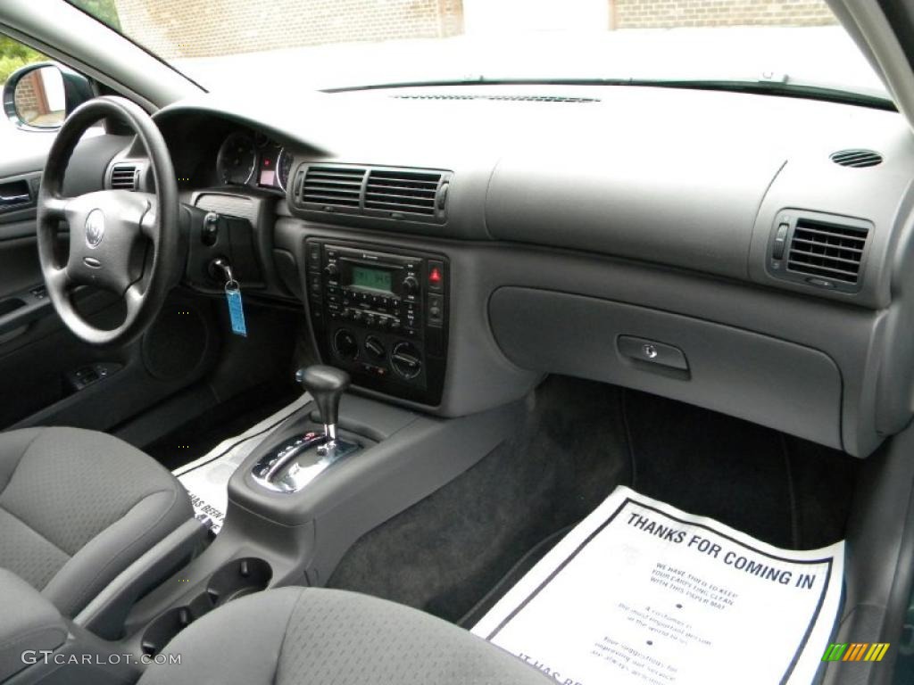 2005 Volkswagen Passat GLS TDI Sedan Dashboard Photos