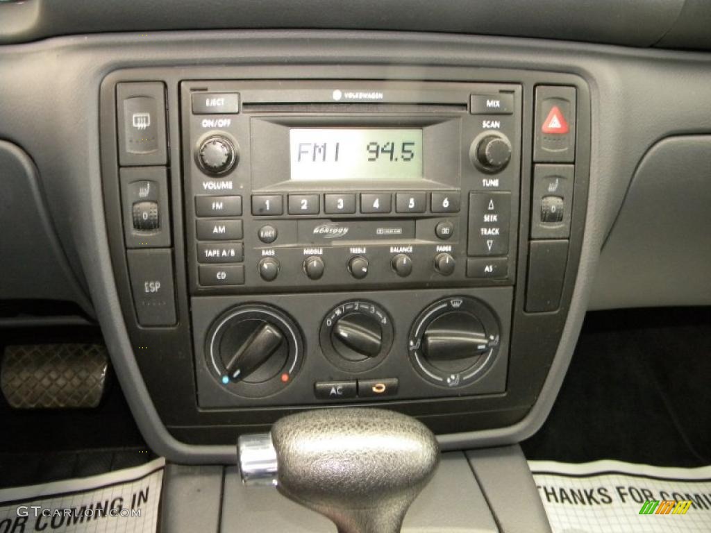 2005 Volkswagen Passat GLS TDI Sedan Controls Photo #40624298