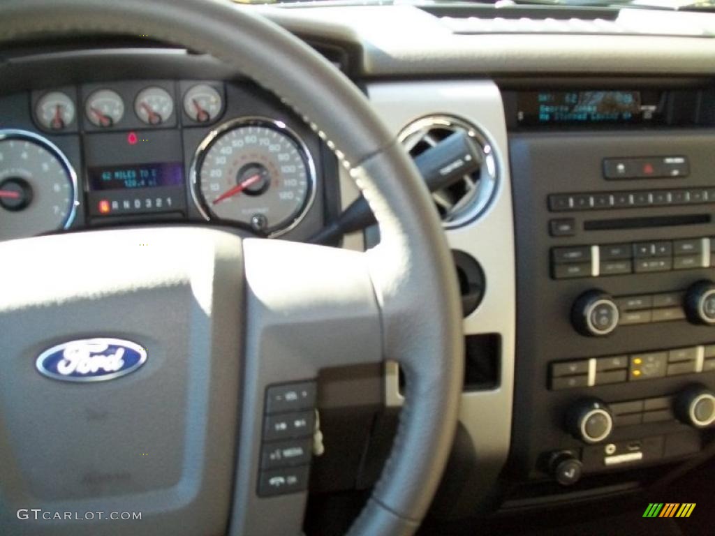 2010 F150 XLT SuperCrew - Oxford White / Medium Stone photo #3
