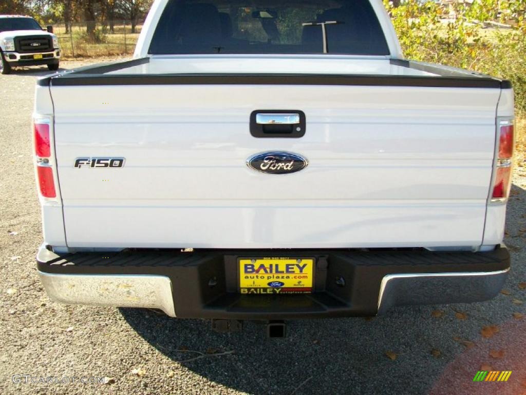 2010 F150 XLT SuperCrew - Oxford White / Medium Stone photo #5