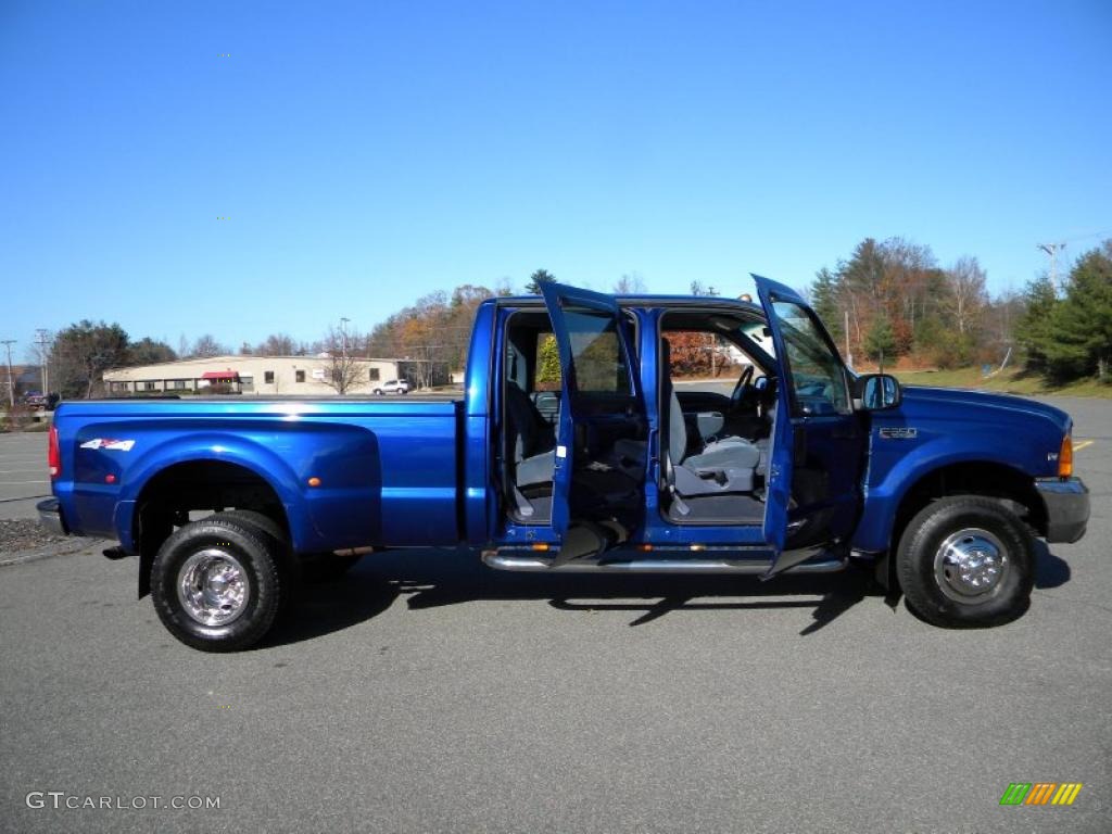 1999 F350 Super Duty XLT Crew Cab 4x4 Dually - Royal Blue Metallic / Blue photo #34