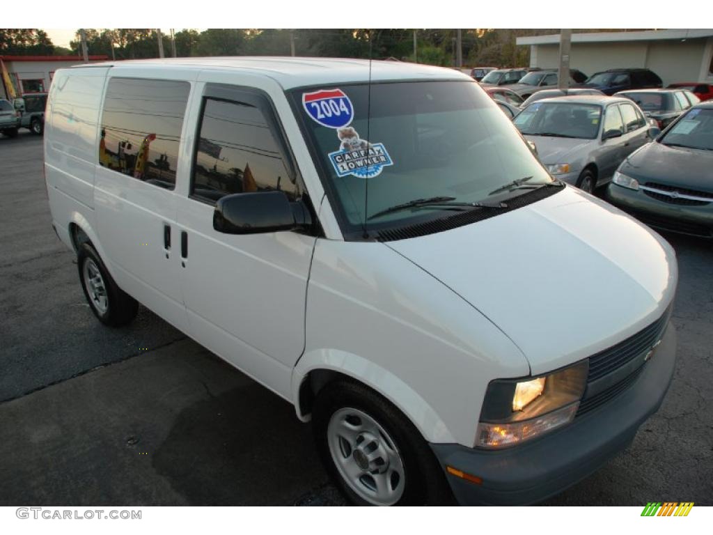 2004 Astro Cargo Van - Summit White / Neutral photo #5