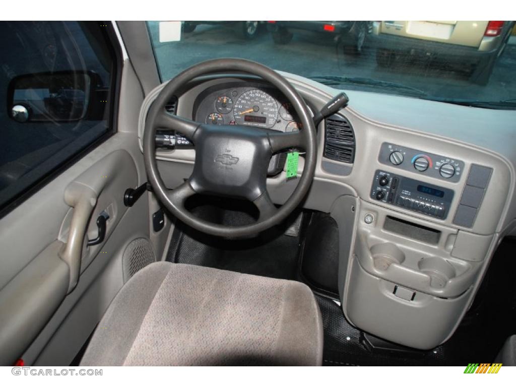 2004 Chevrolet Astro Cargo Van Neutral Dashboard Photo #40625918