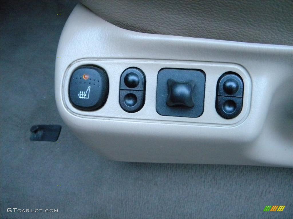 2004 Ford Excursion Limited 4x4 Controls Photo #40627082