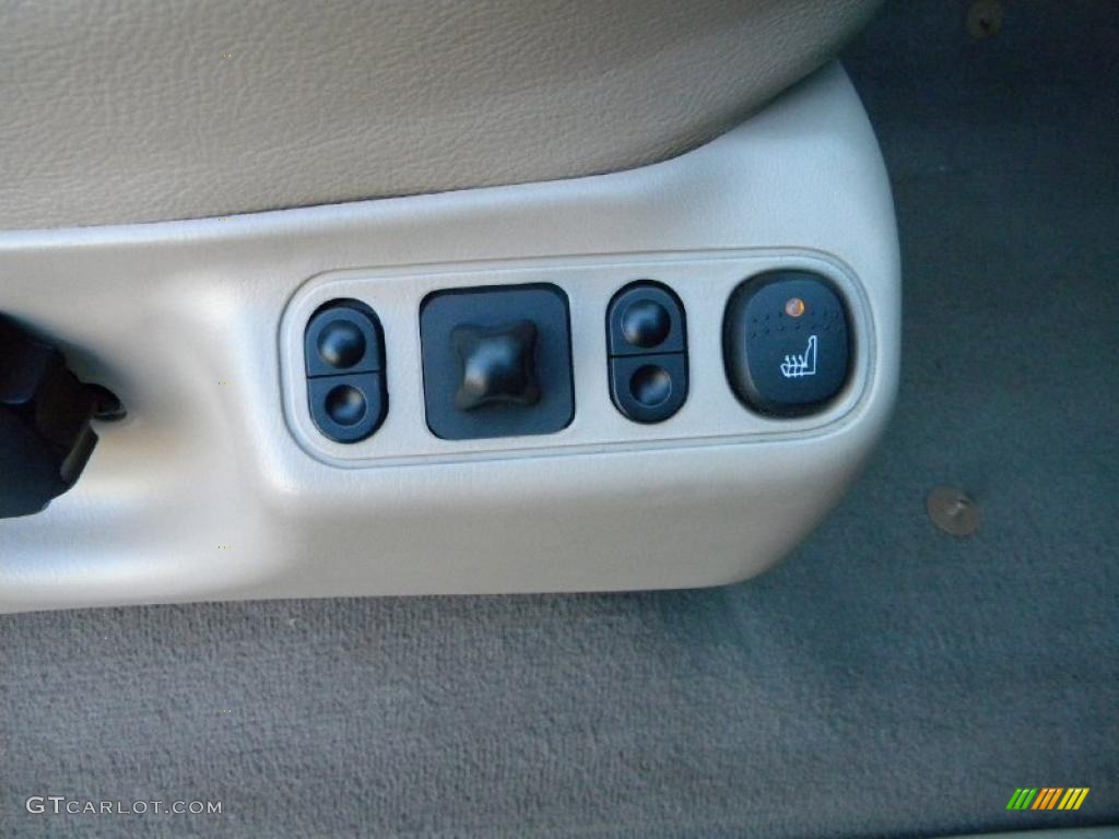 2004 Ford Excursion Limited 4x4 Controls Photo #40627465