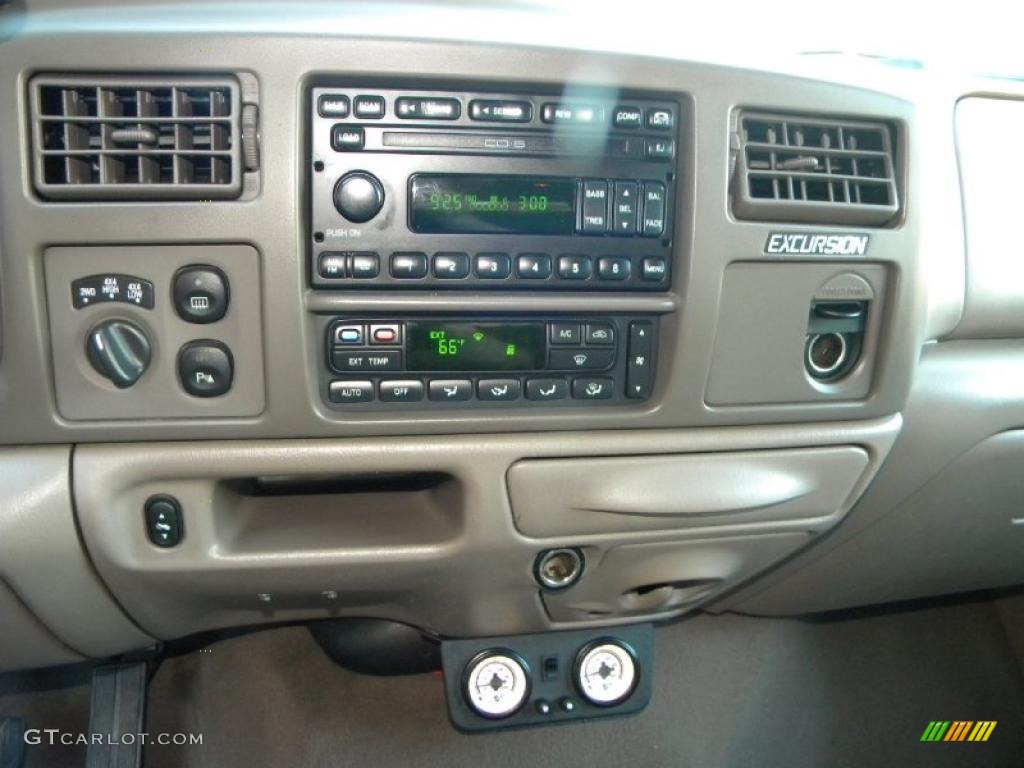 2004 Ford Excursion Limited 4x4 Controls Photo #40627527