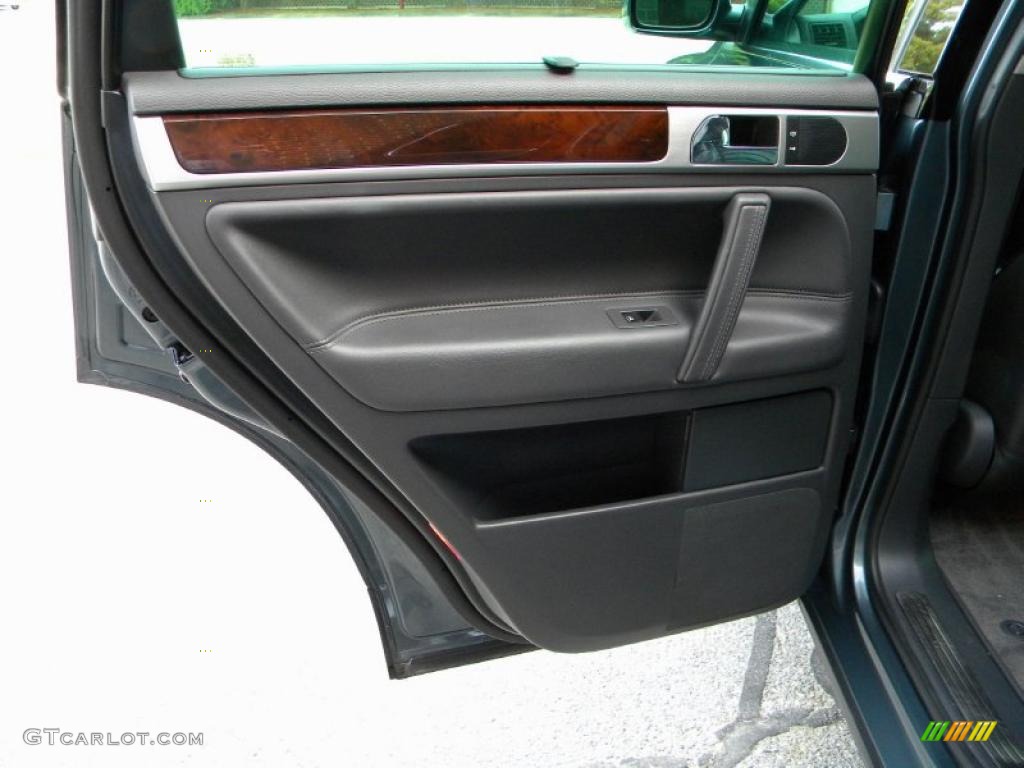 2004 Volkswagen Touareg V10 TDI Anthracite Door Panel Photo #40627834