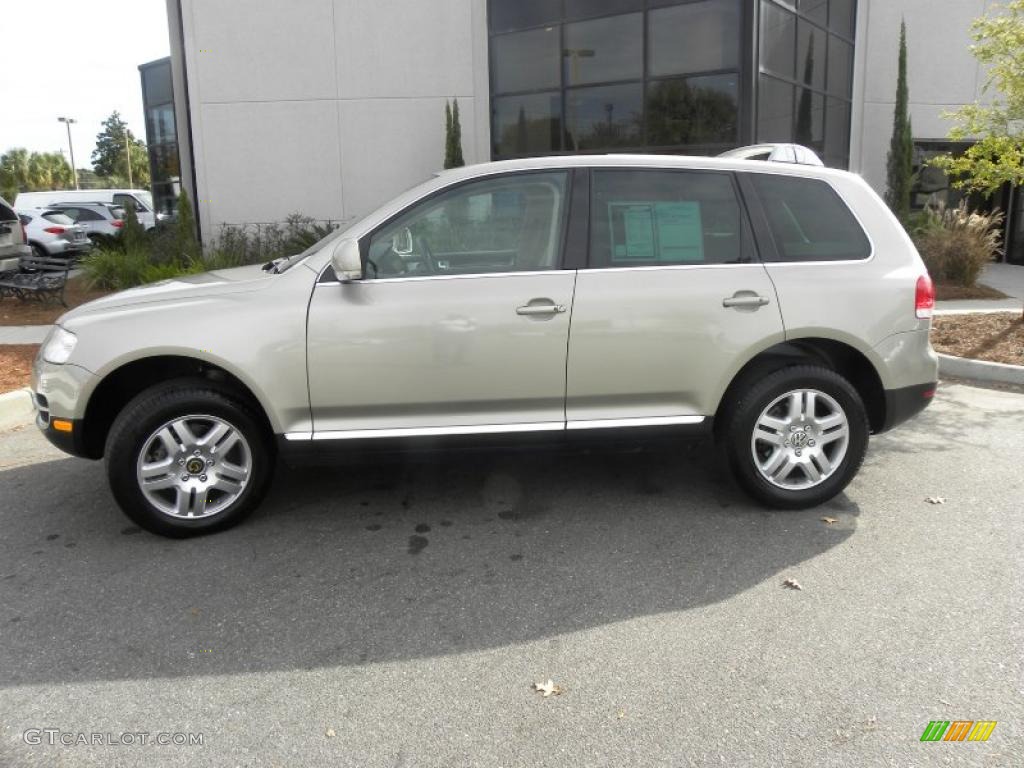 Wheat Beige Metallic 2004 Volkswagen Touareg V8 Exterior Photo #40627874
