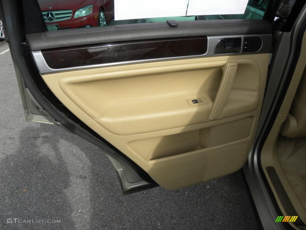 2004 Volkswagen Touareg V8 Pure Beige Door Panel Photo #40627970