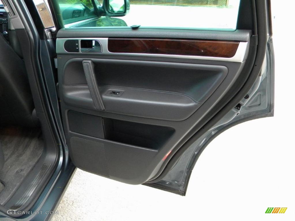 2004 Volkswagen Touareg V10 TDI Anthracite Door Panel Photo #40628018