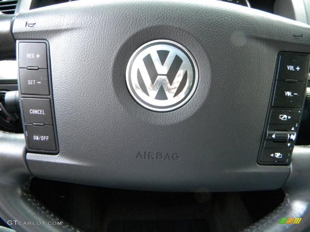 2004 Volkswagen Touareg V10 TDI Anthracite Steering Wheel Photo #40628378