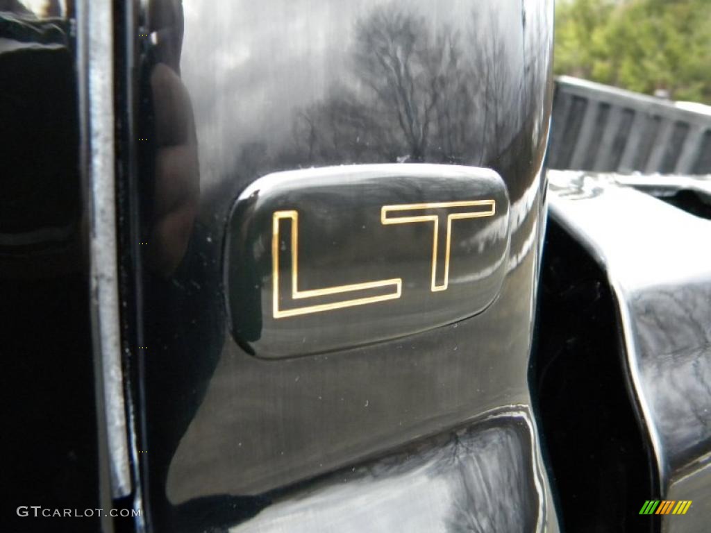 2005 Chevrolet Silverado 2500HD LT Extended Cab 4x4 Marks and Logos Photos