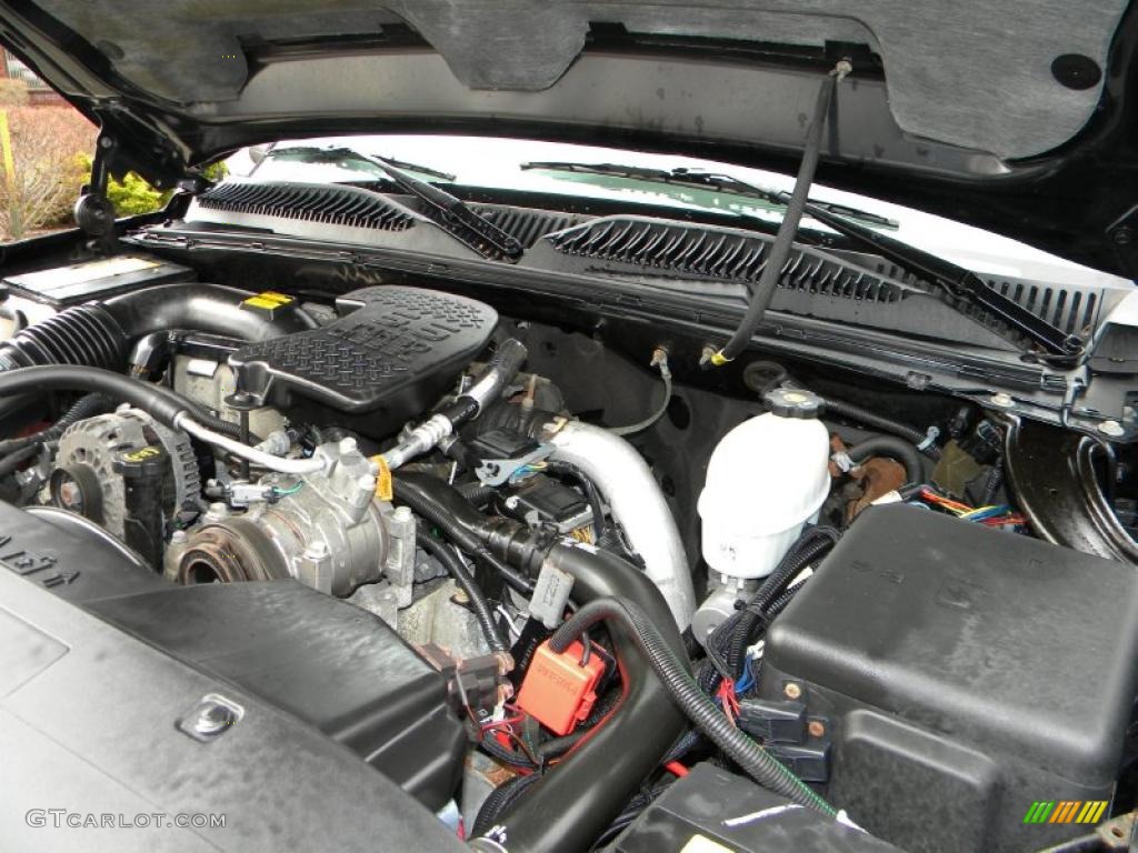 2005 Chevrolet Silverado 2500HD LT Extended Cab 4x4 Engine Photos