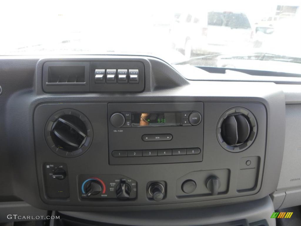 2010 Ford E Series Cutaway E350 Commercial Utility Controls Photos