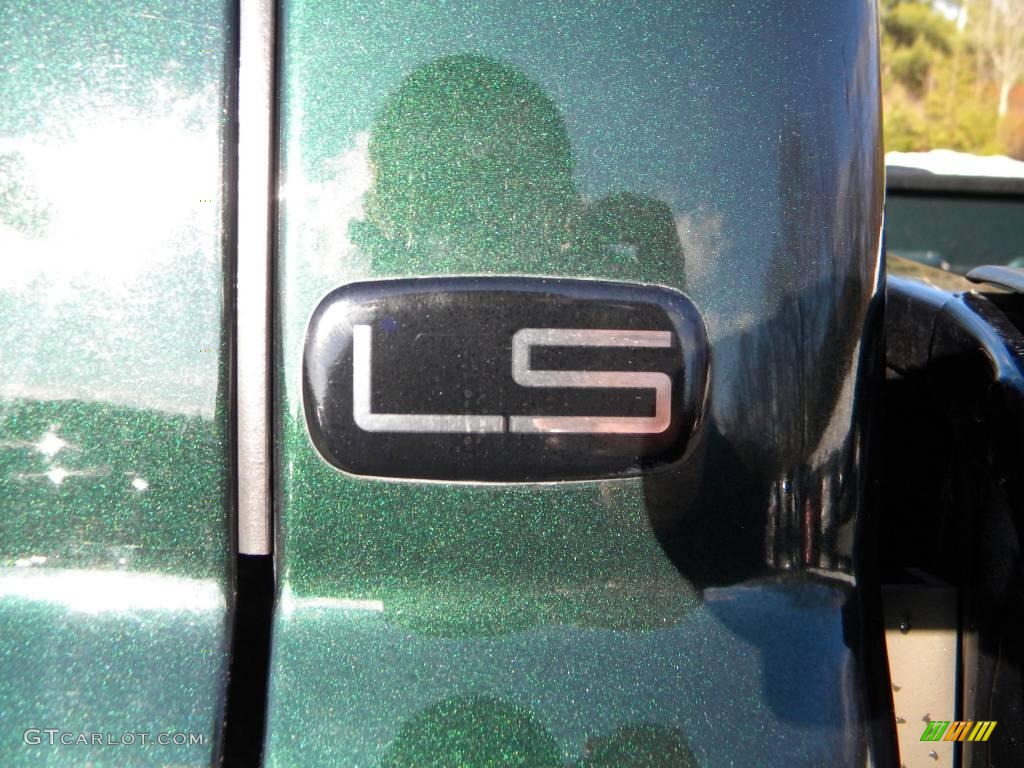 2002 Chevrolet Silverado 2500 LS Extended Cab 4x4 Marks and Logos Photo #40630962